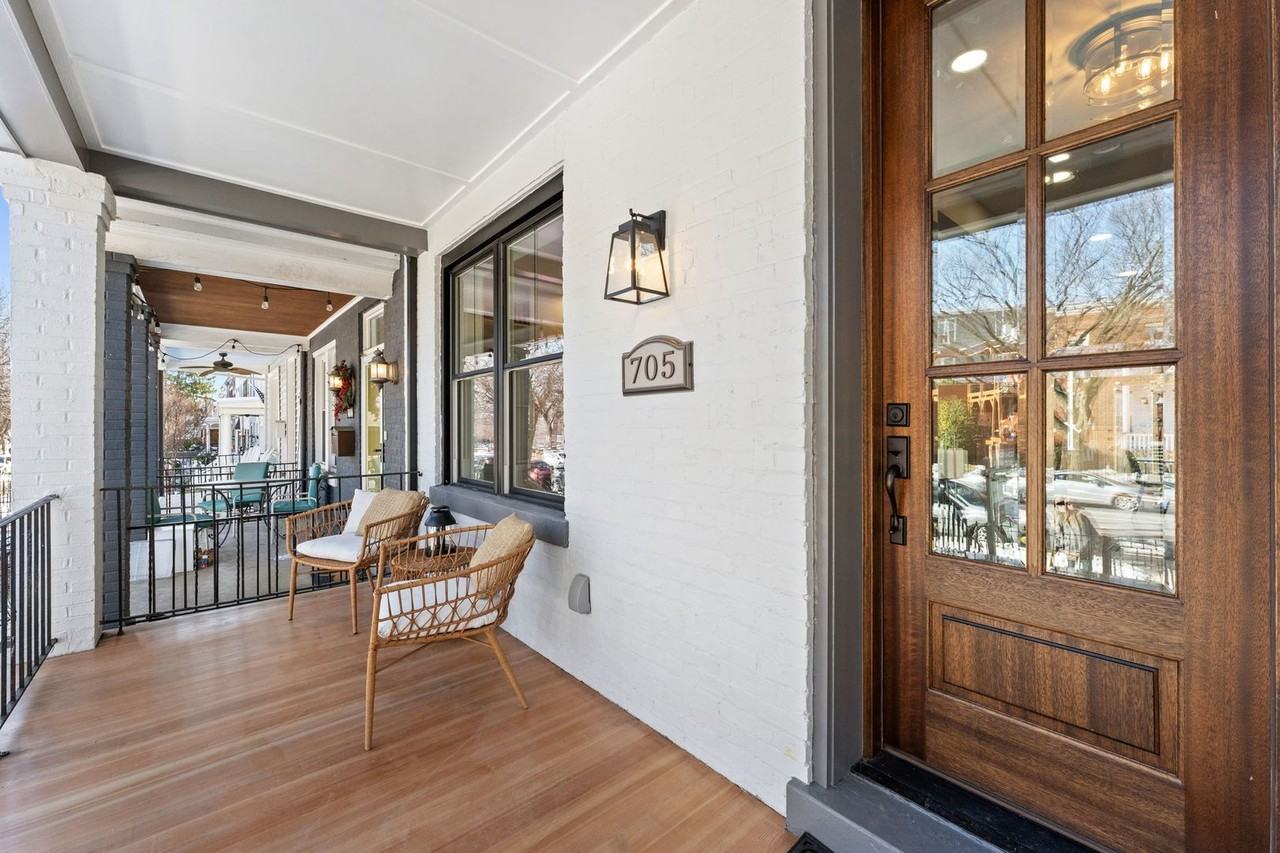 705 Kentucky Ave Se - Photo 2 of 40