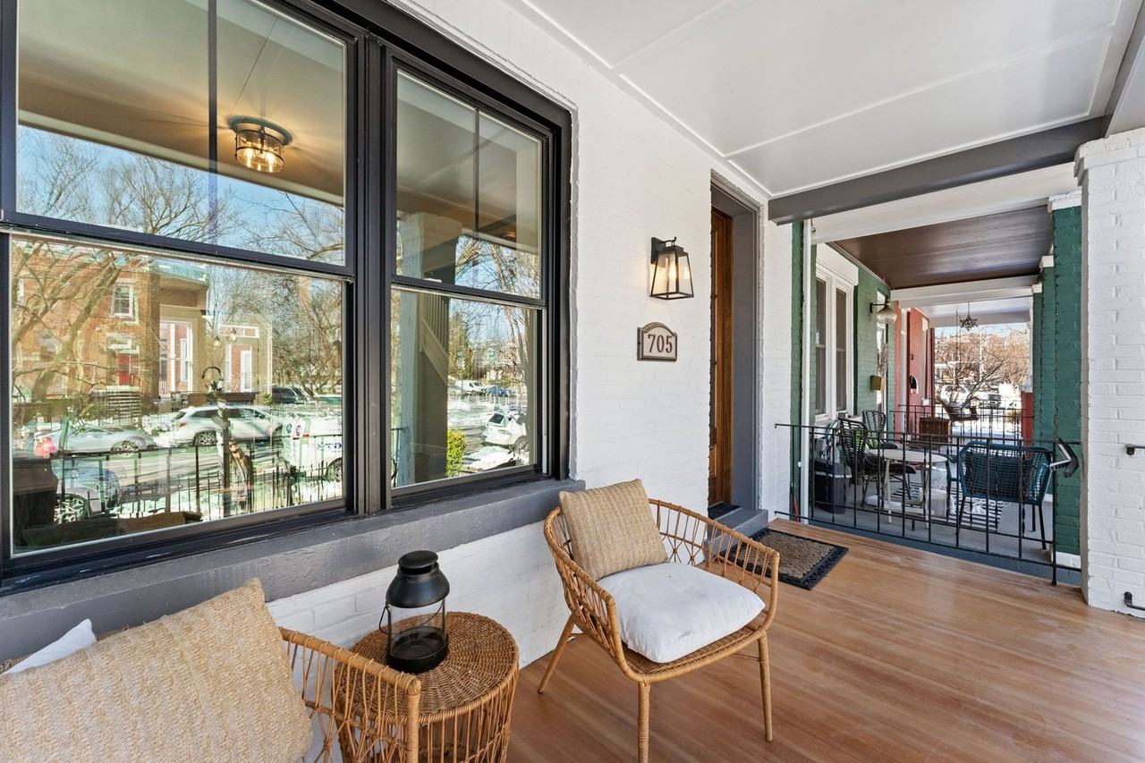 705 Kentucky Ave Se - Photo 3 of 40