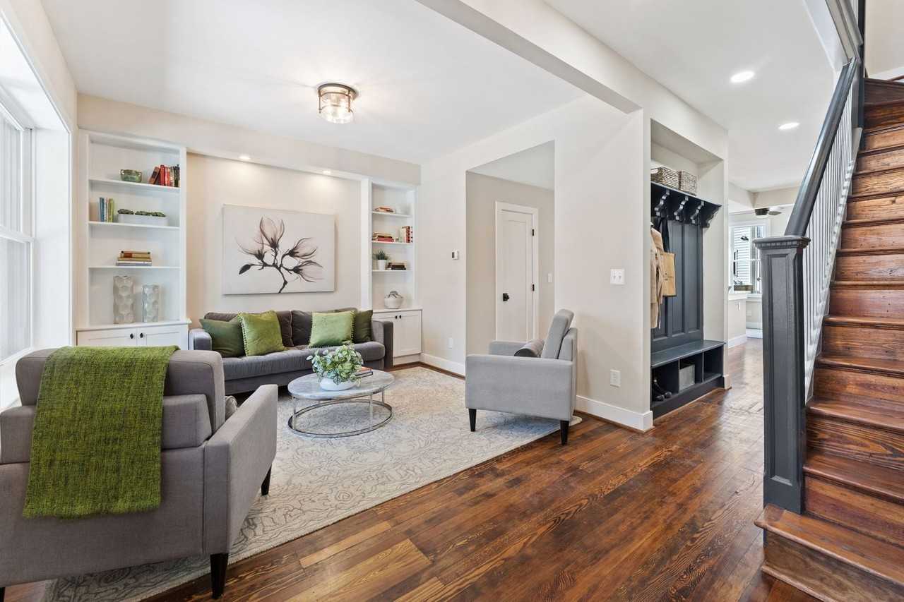 705 Kentucky Ave Se - Photo 4 of 40