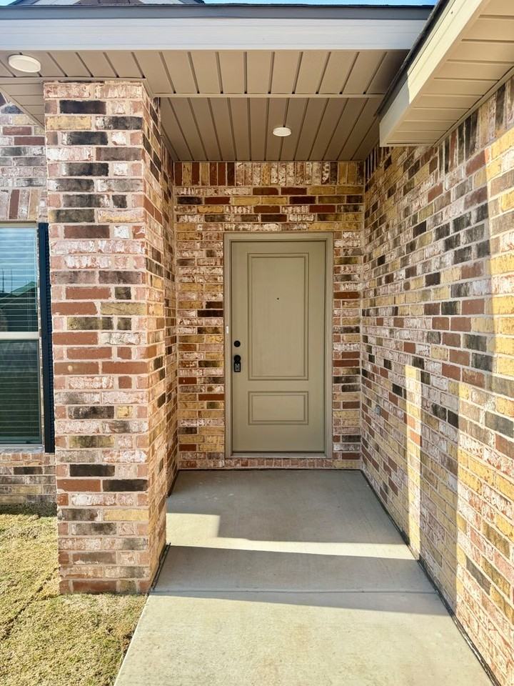 6941 9th St - Photo 4 of 35