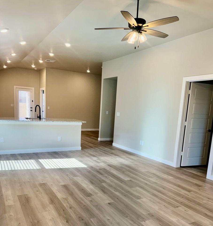 6941 9th St - Photo 6 of 35