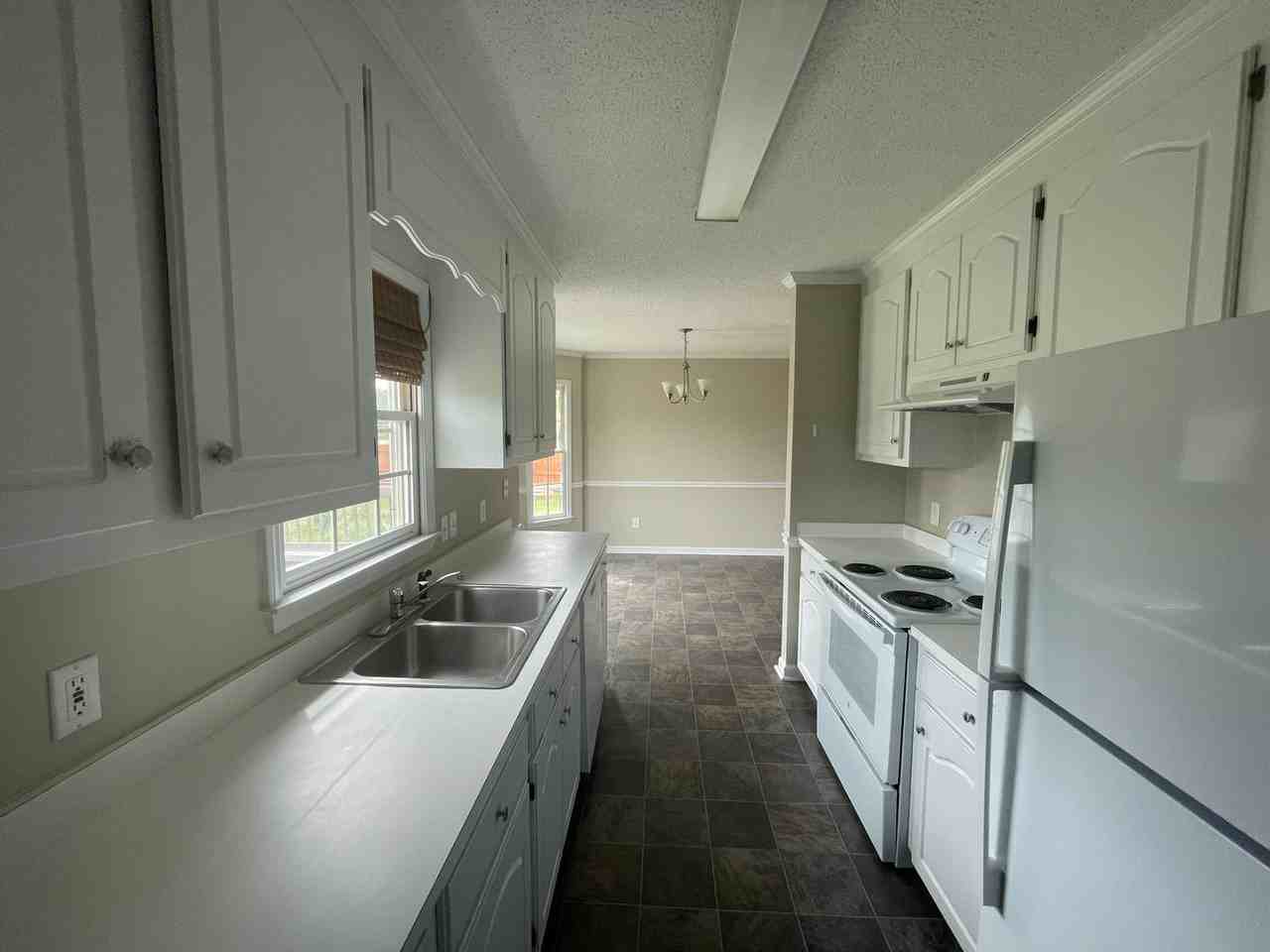 106 Labonte Dr - Photo 3 of 10
