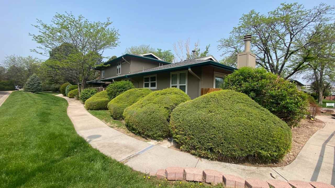 8701 E Roundtree Ave - Photo 3 of 22