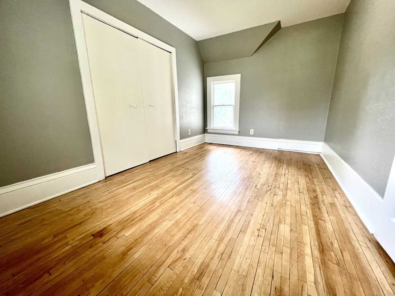 1314 Morgan Ave N - Photo 3 of 10