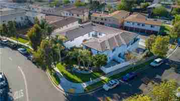 featured image of 970 Valencia St