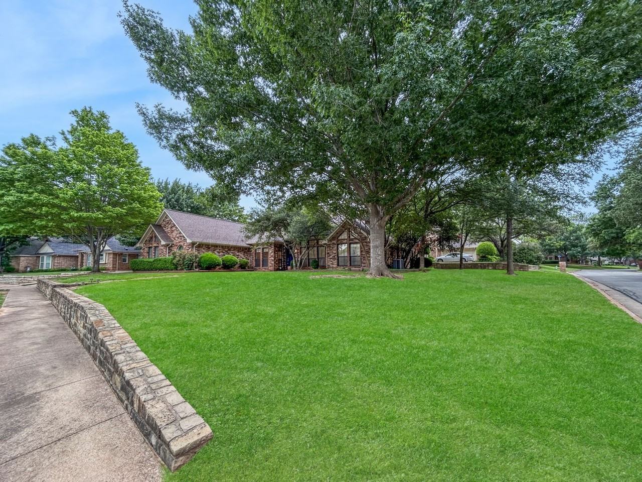 500 Lincoln Dr - Photo 2 of 45