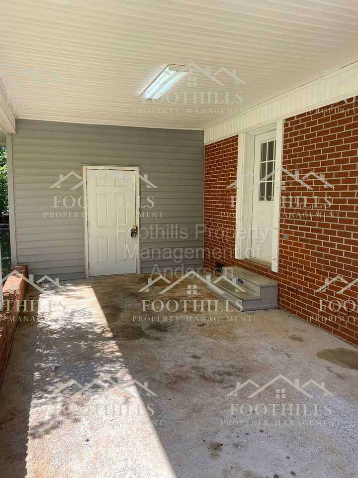 411 Camellia Dr - Photo 3 of 15