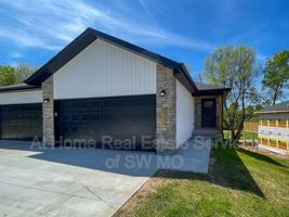 featured image of 2775 S Meadowlark Ave