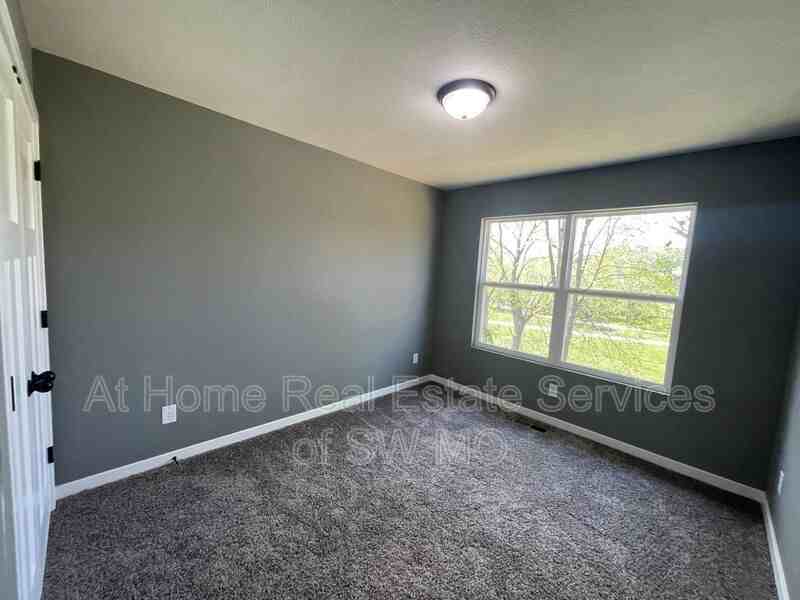 2775 S Meadowlark Ave - Photo 6 of 11