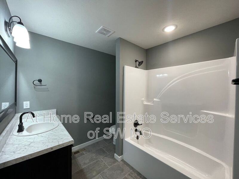 2775 S Meadowlark Ave - Photo 7 of 11