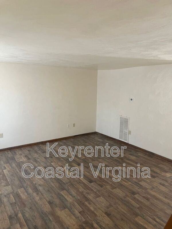 3015 Williams St - Photo 3 of 8