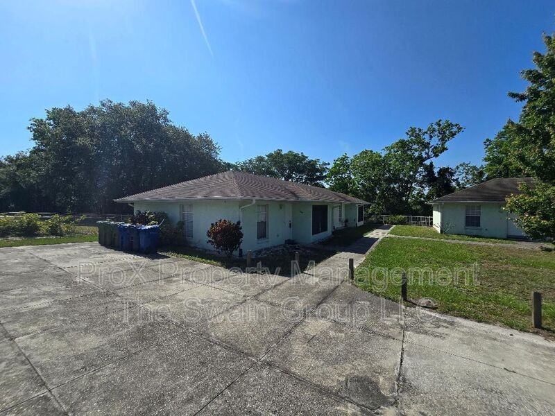 1826 Lake Mariam Dr - Photo 2 of 16