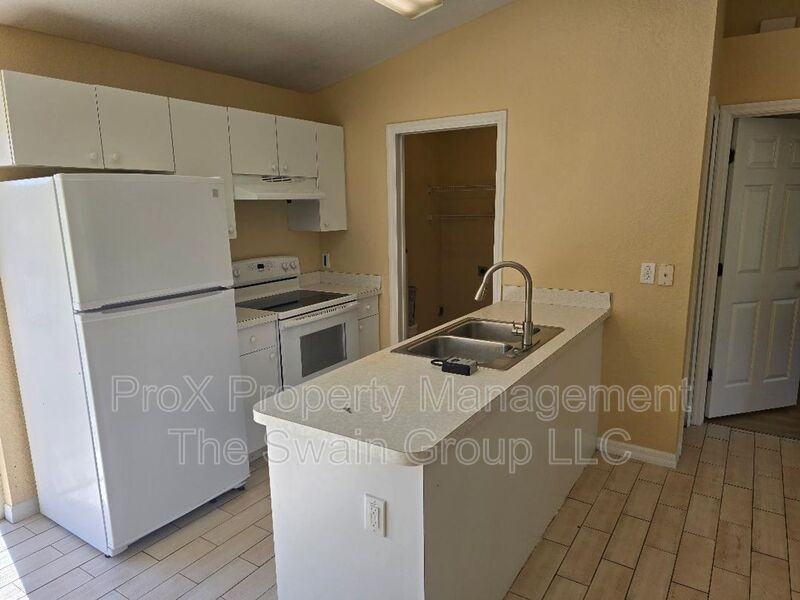 1826 Lake Mariam Dr - Photo 4 of 16