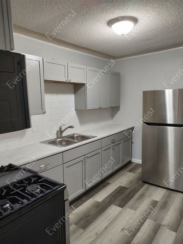 1118 N Main St - Photo 2 of 27