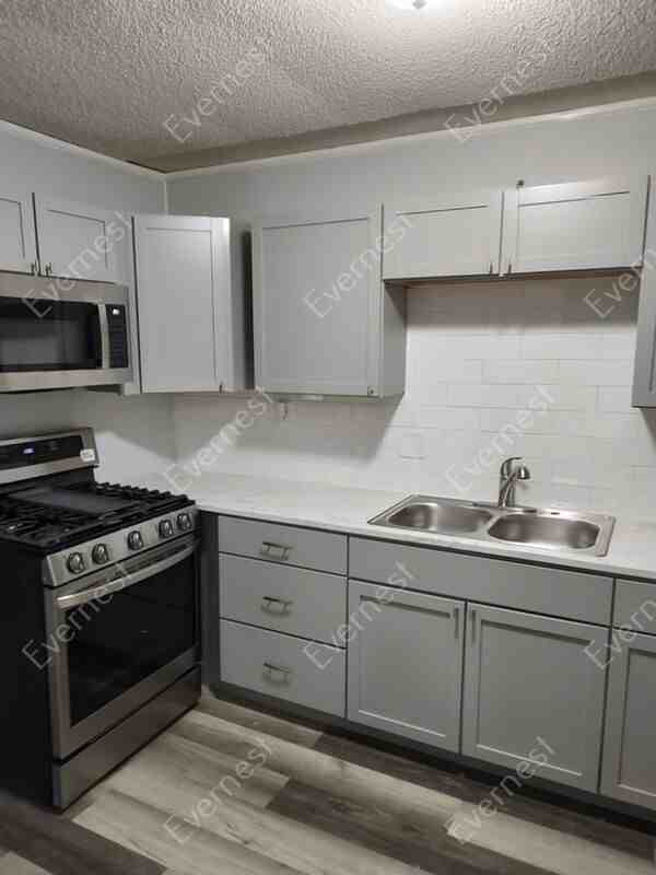 1118 N Main St - Photo 3 of 27