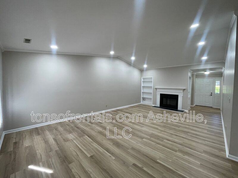 115 Bent Tree Dr #4 - Photo 3 of 22