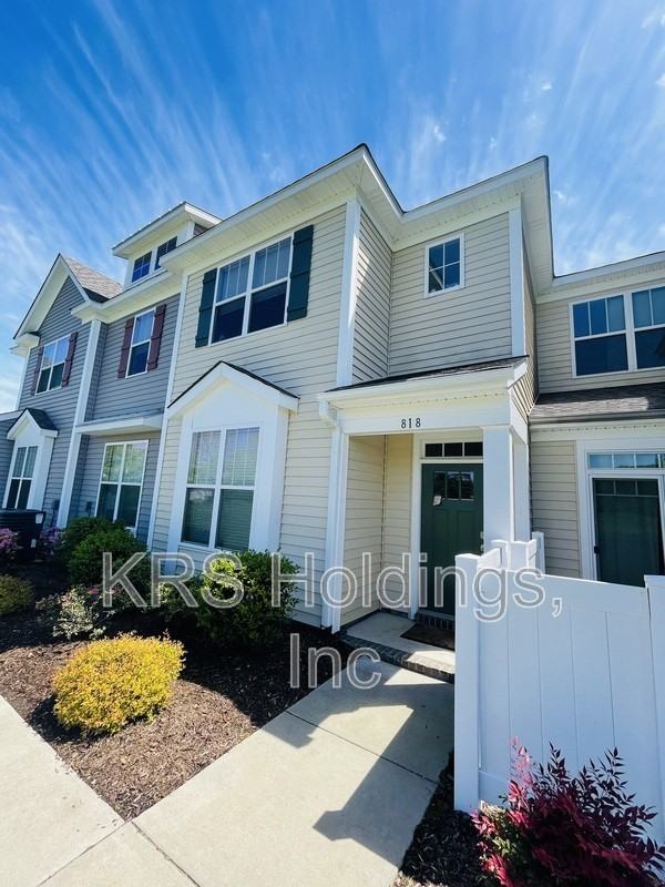 818 Celia Ct - Photo 3 of 28