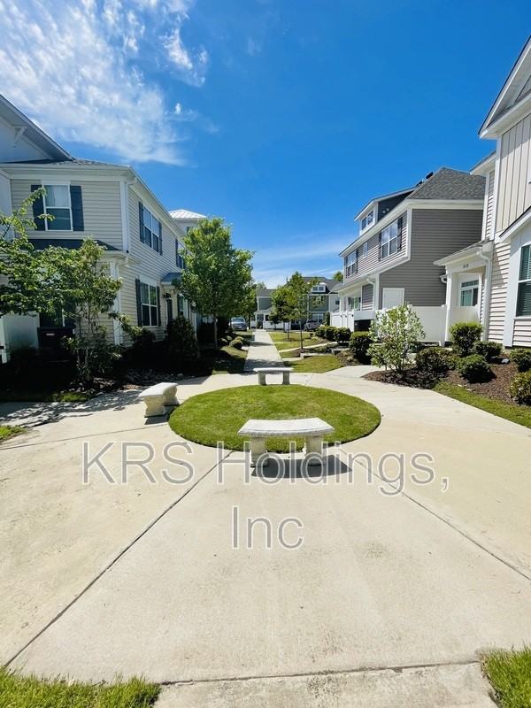 818 Celia Ct - Photo 4 of 28