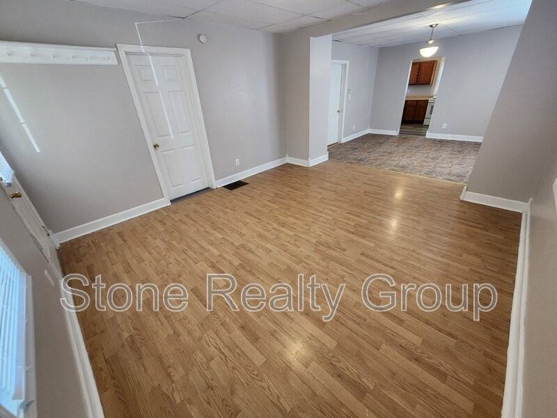 1554 2nd Ave - Photo 2 of 9