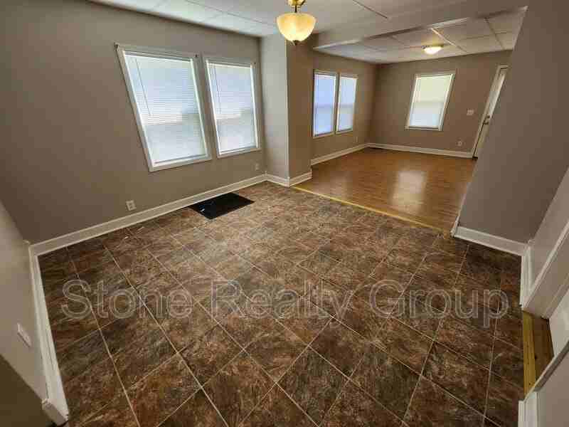 1554 2nd Ave - Photo 3 of 9
