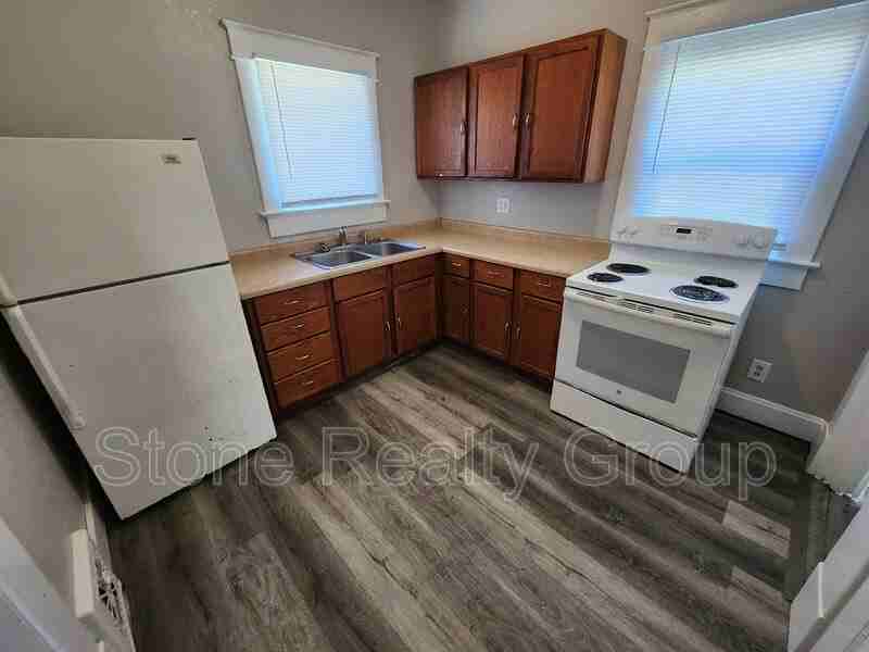 1554 2nd Ave - Photo 4 of 9