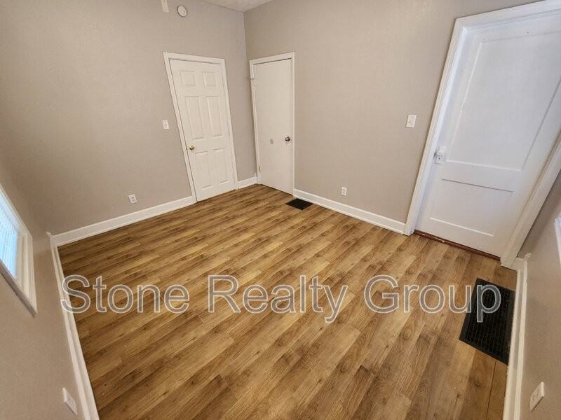 1554 2nd Ave - Photo 6 of 9