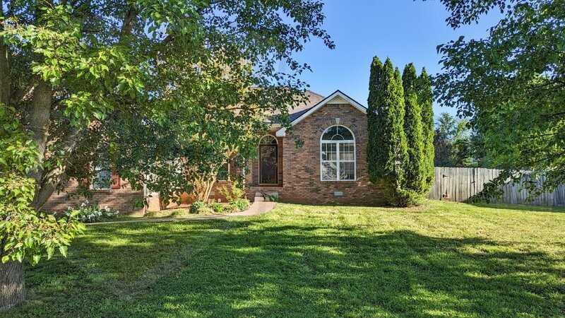 1320 Ambleside Dr - Photo 2 of 30