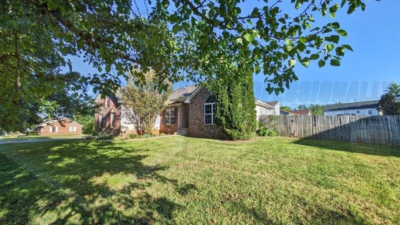 1320 Ambleside Dr - Photo 3 of 30