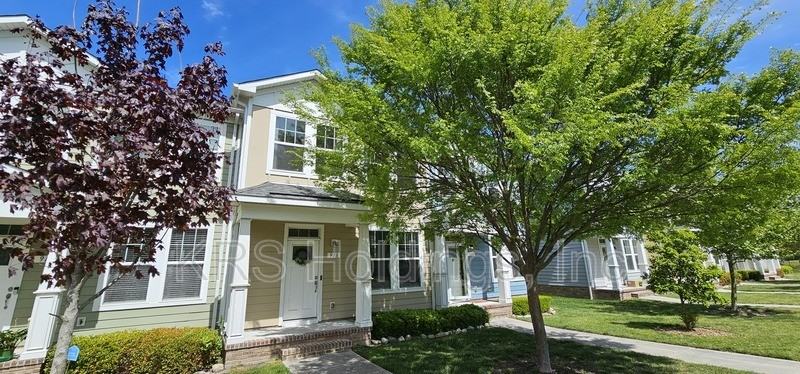 918 Hillside Ave - Photo 2 of 26