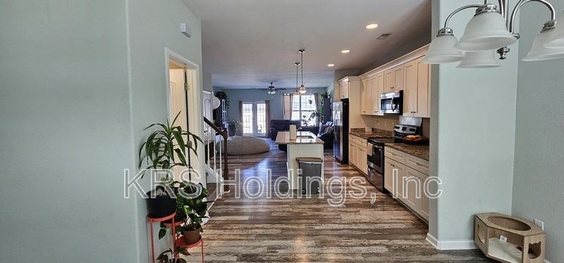 918 Hillside Ave - Photo 3 of 26