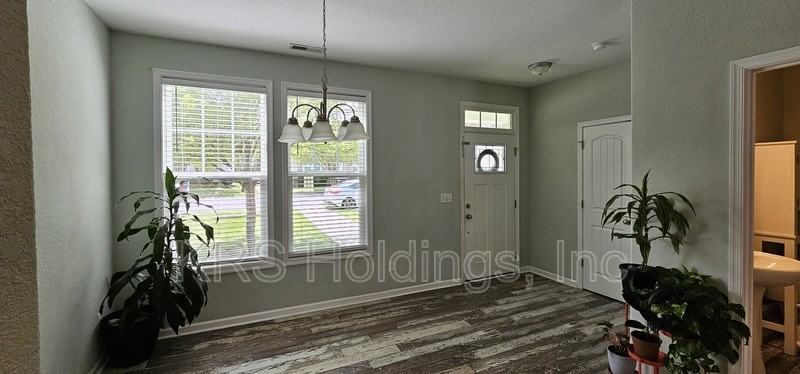 918 Hillside Ave - Photo 4 of 26