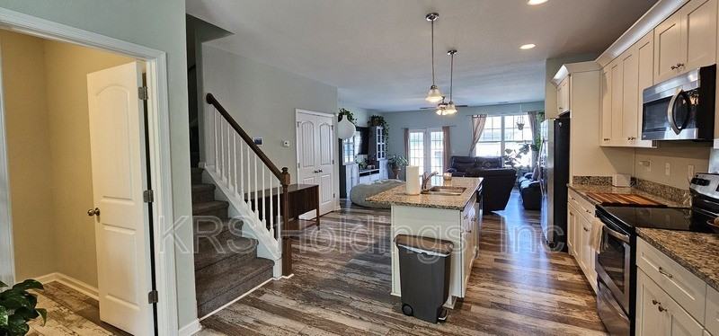 918 Hillside Ave - Photo 5 of 26