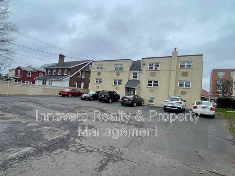 613 N Broad St - Photo 4 of 28