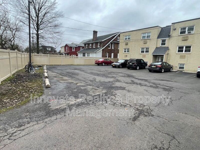 613 N Broad St - Photo 5 of 28