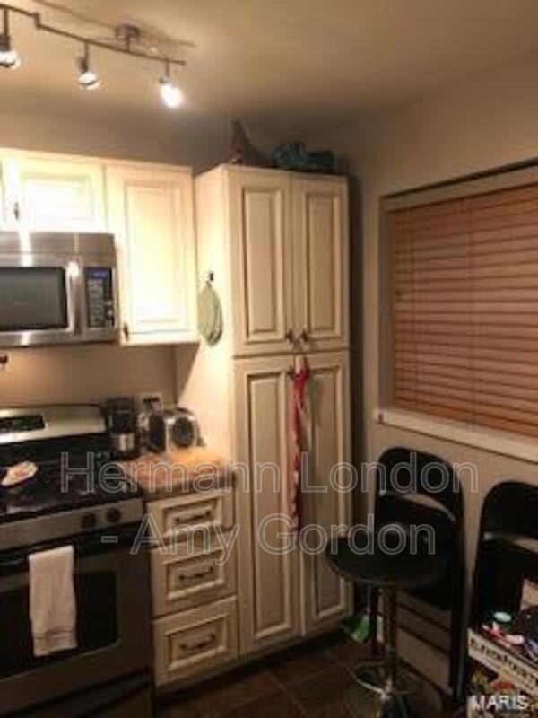 1329 Tamm Ave - Photo 3 of 7