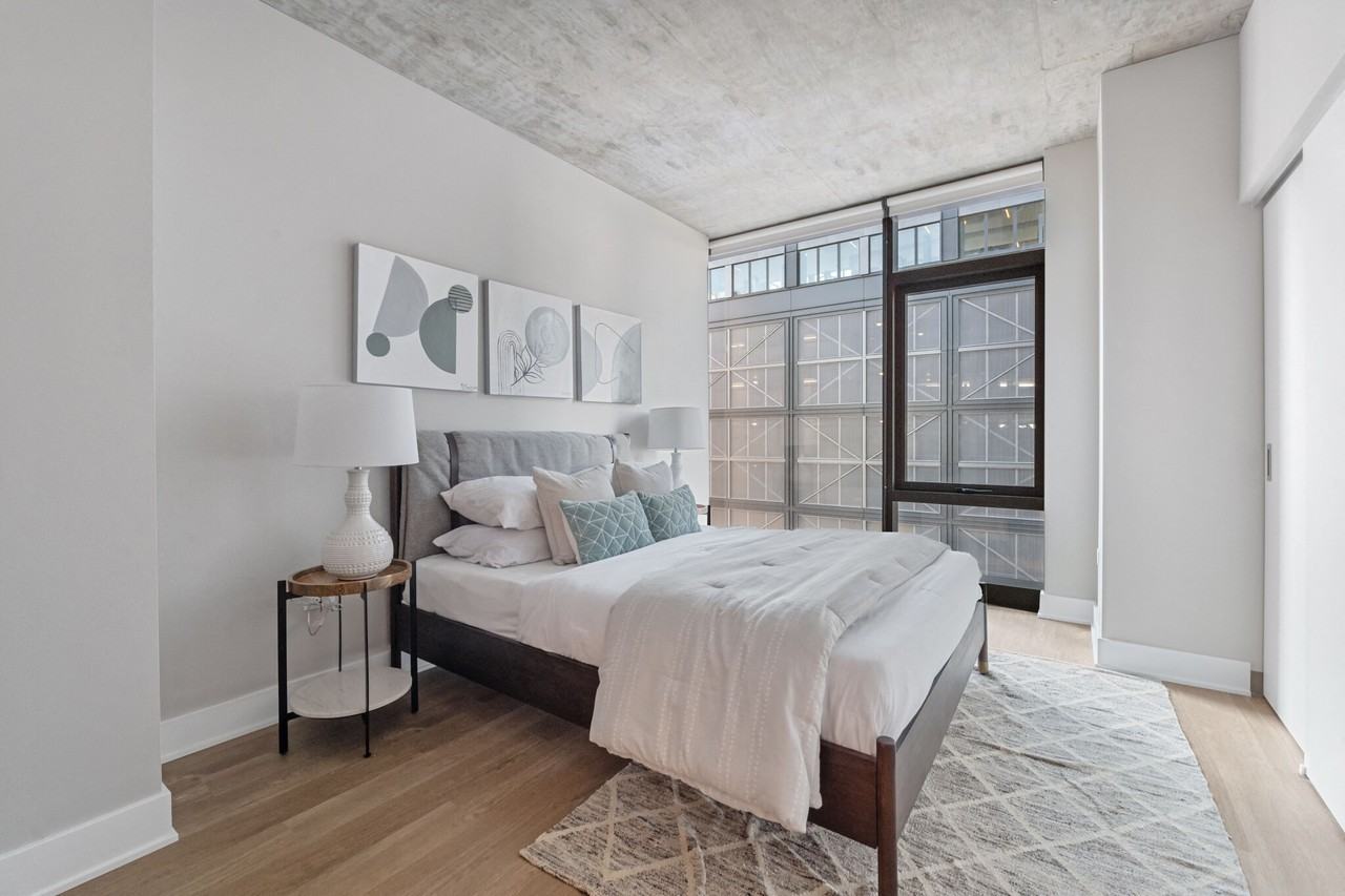 1044 W Van Buren St #413