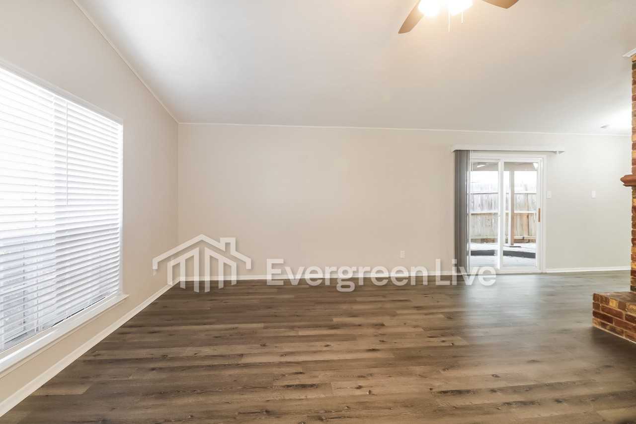 2404 Heathercrest Dr - Photo 2 of 18