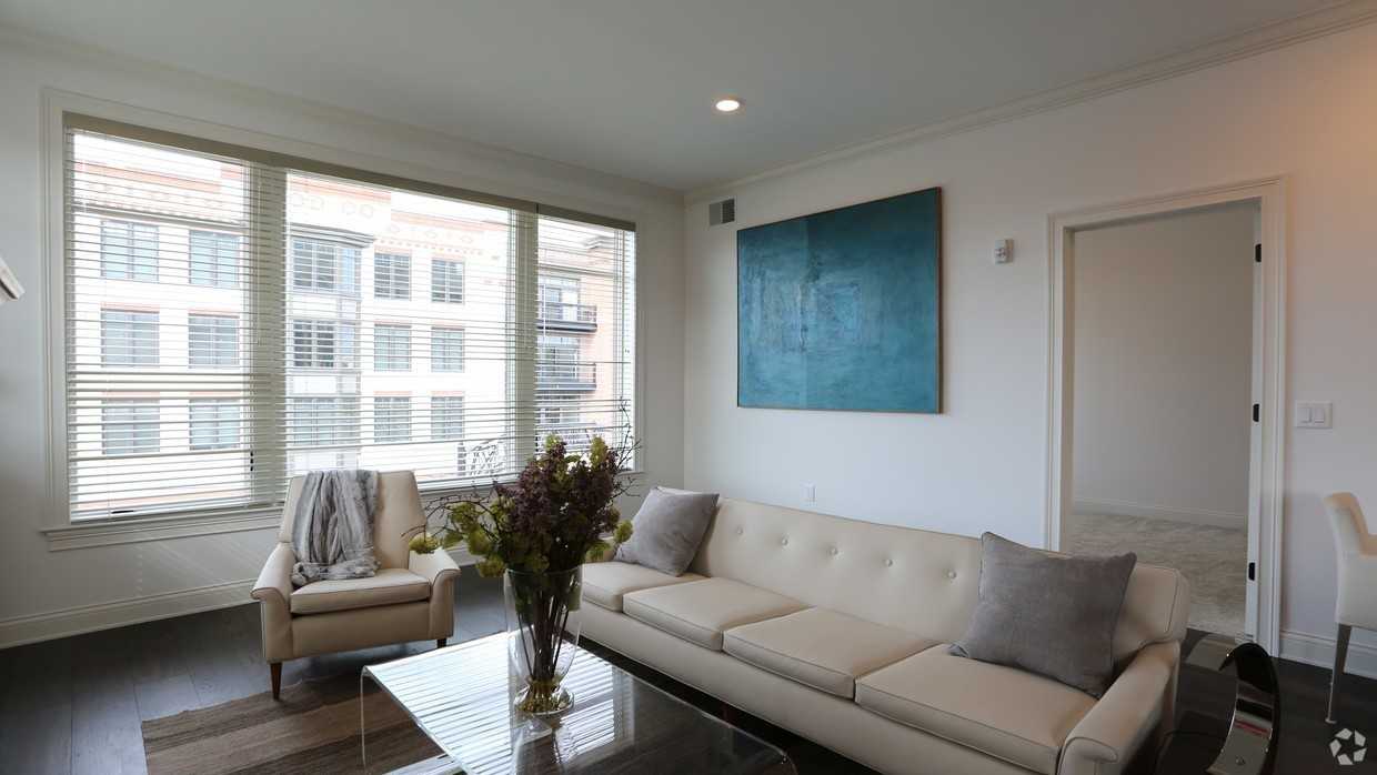 936 N High St - Photo 4 of 50