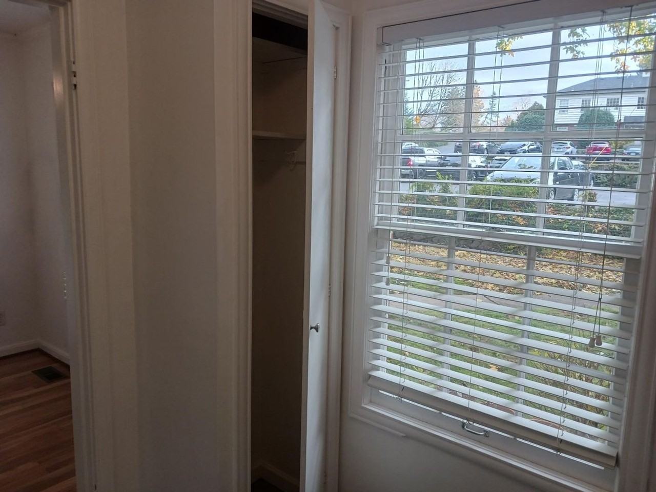 Broadmoor Manor - Photo 7 of 50