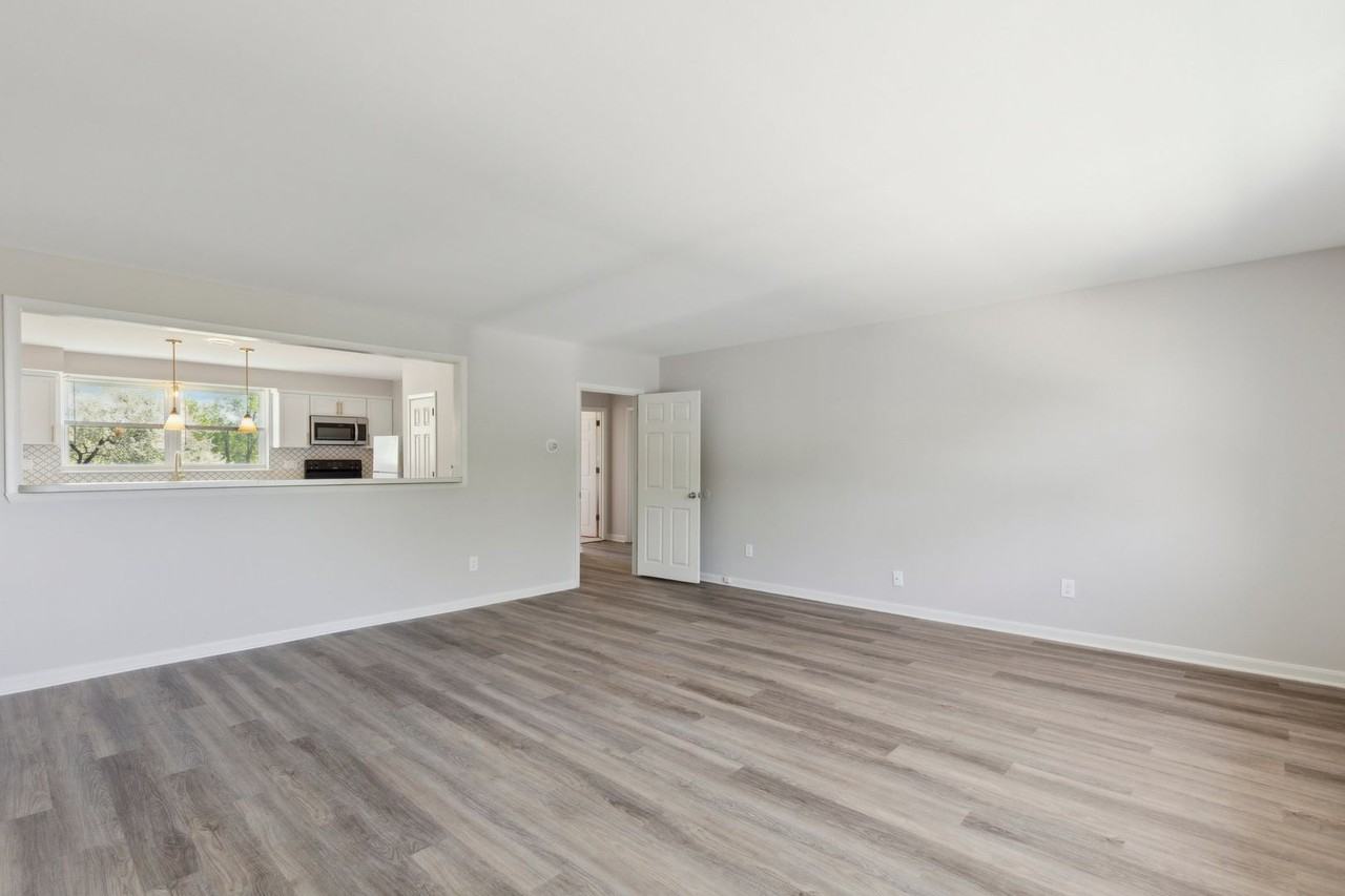 Manor House Apartments - Photo 2 of 11