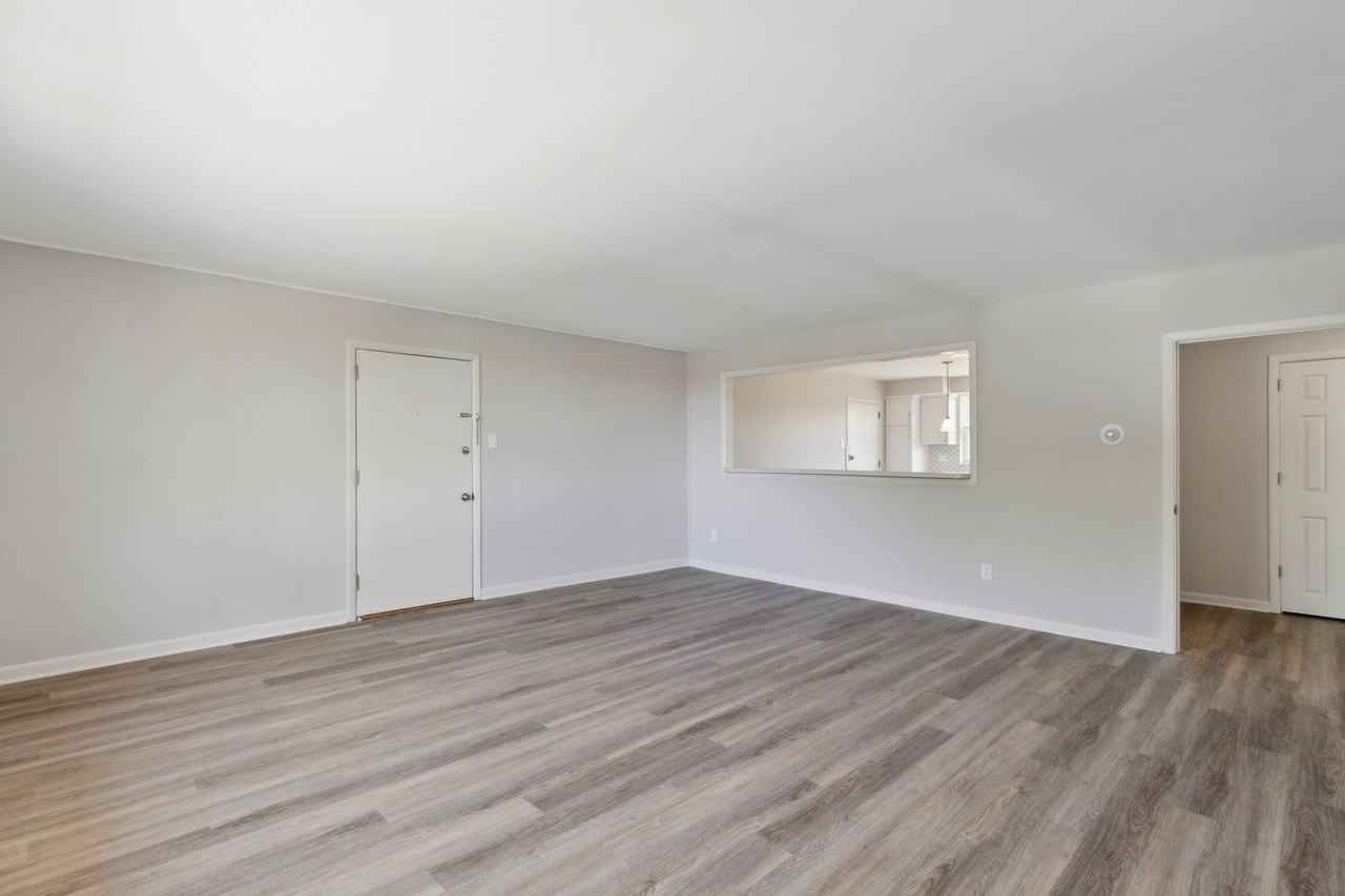 Manor House Apartments - Photo 3 of 11