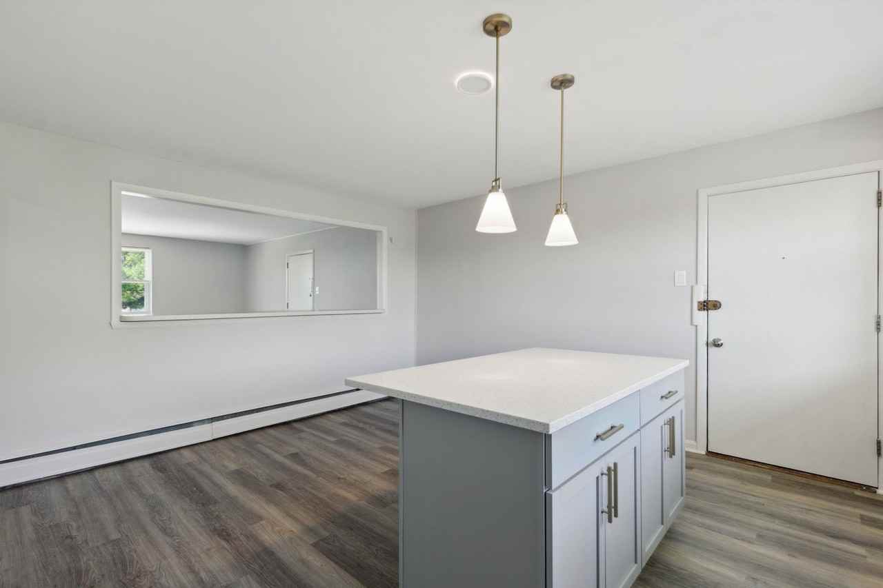 Manor House Apartments - Photo 5 of 11