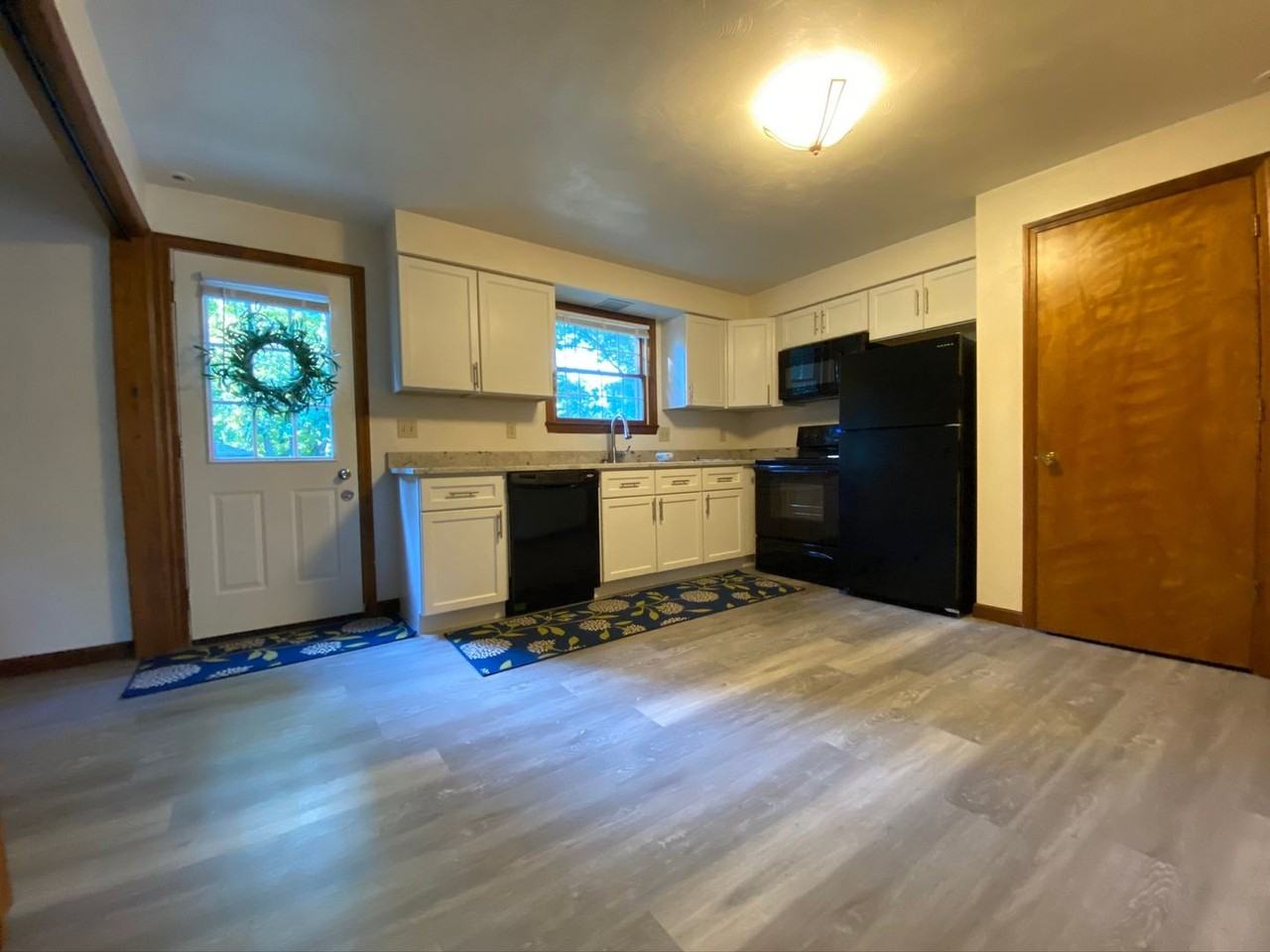 119 Edgewater Vlg #12 - Photo 2 of 13