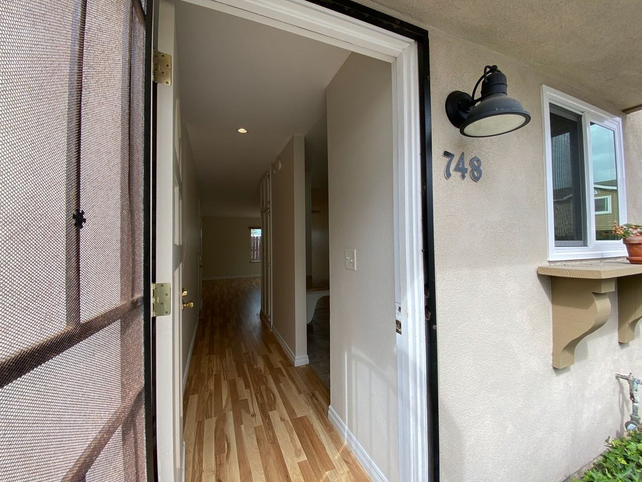 748 Morse St - Photo 3 of 41