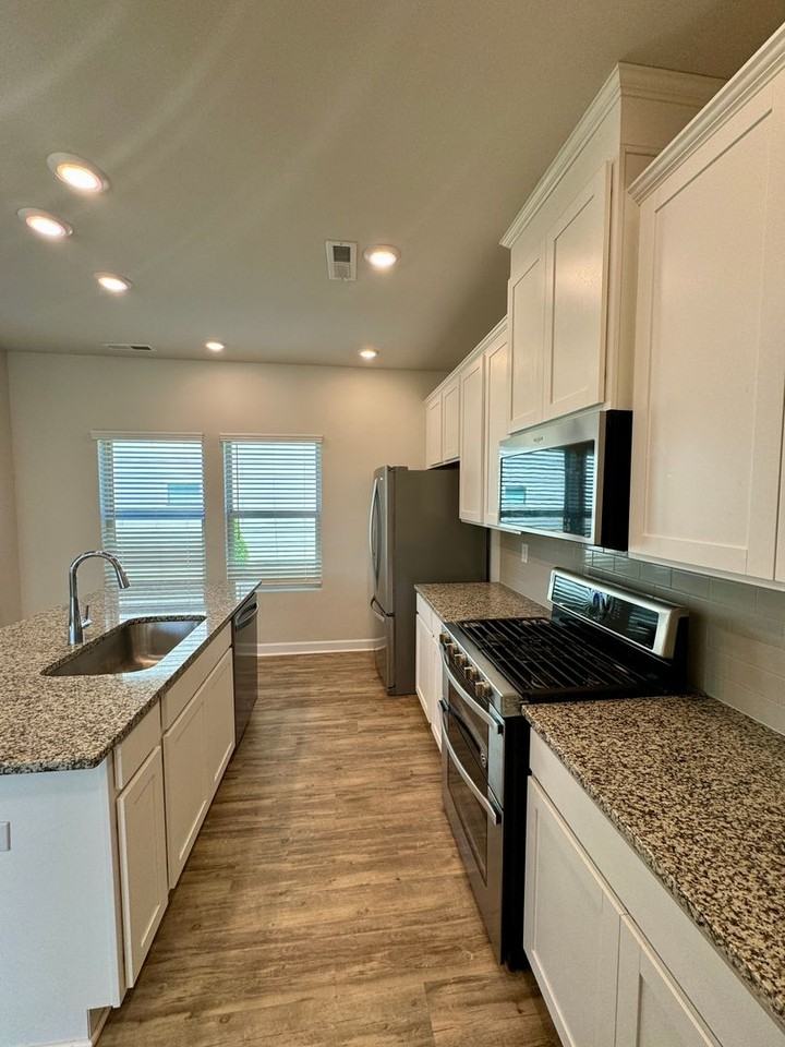 1006 Amberley Crossing Dr - Photo 6 of 24