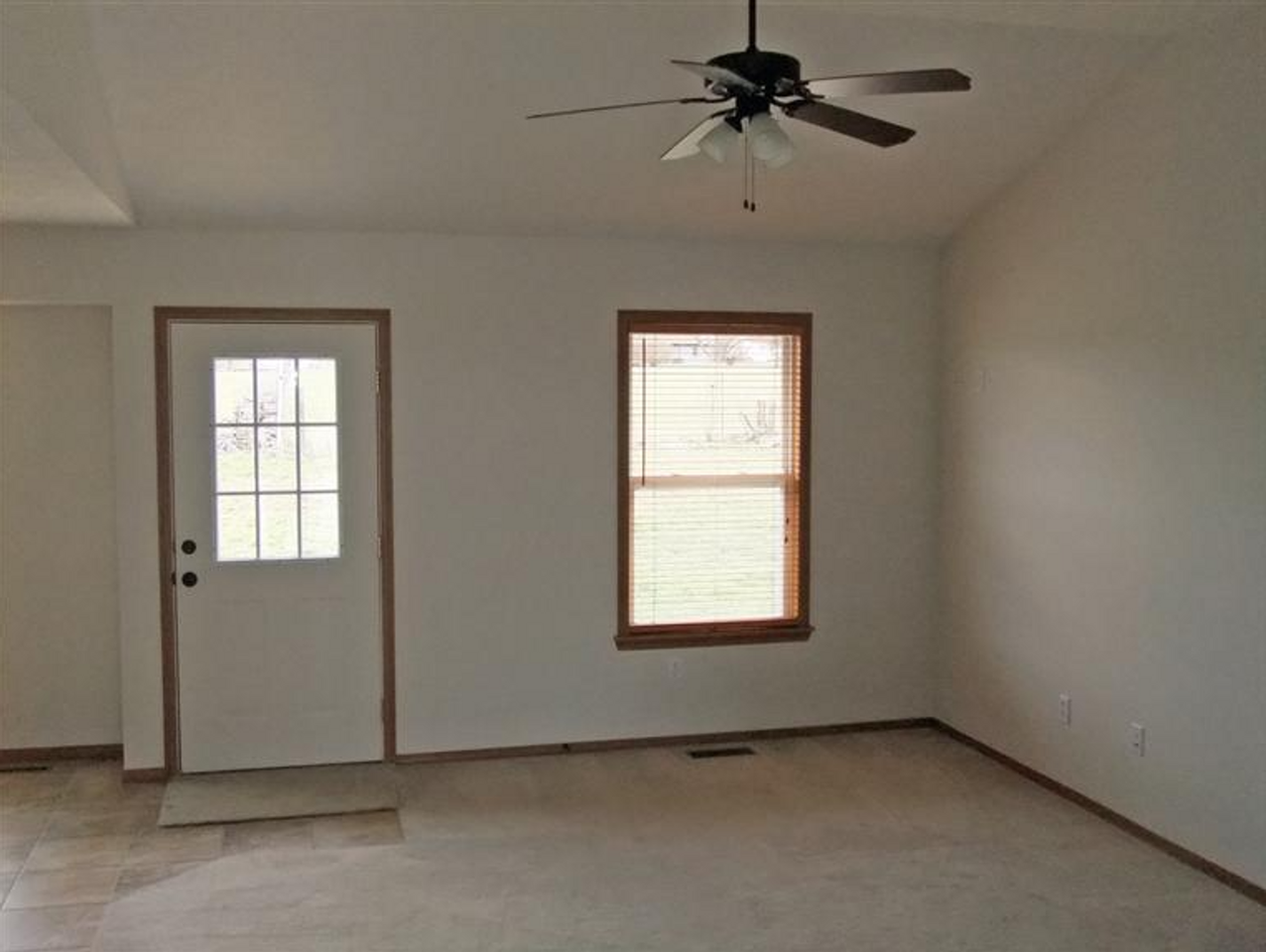 866 W Lorenza Dr - Photo 2 of 4