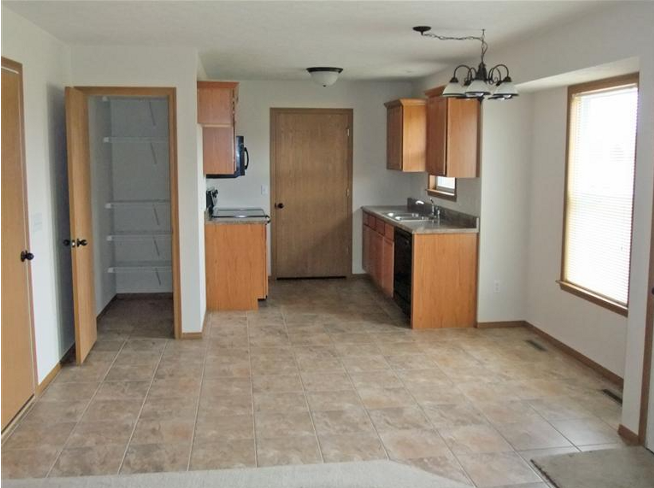 866 W Lorenza Dr - Photo 3 of 4