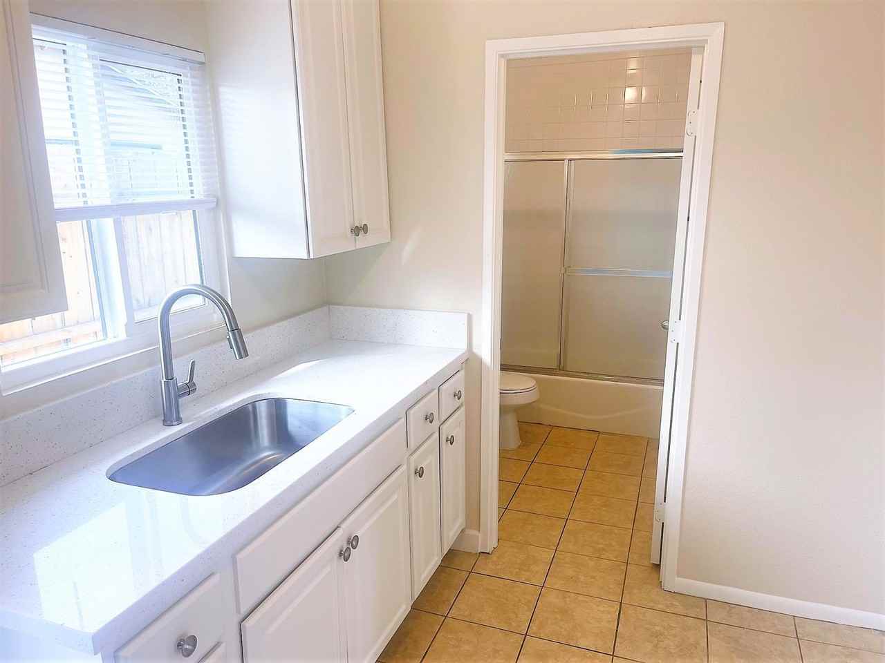 805 N Topeka St - Photo 5 of 10