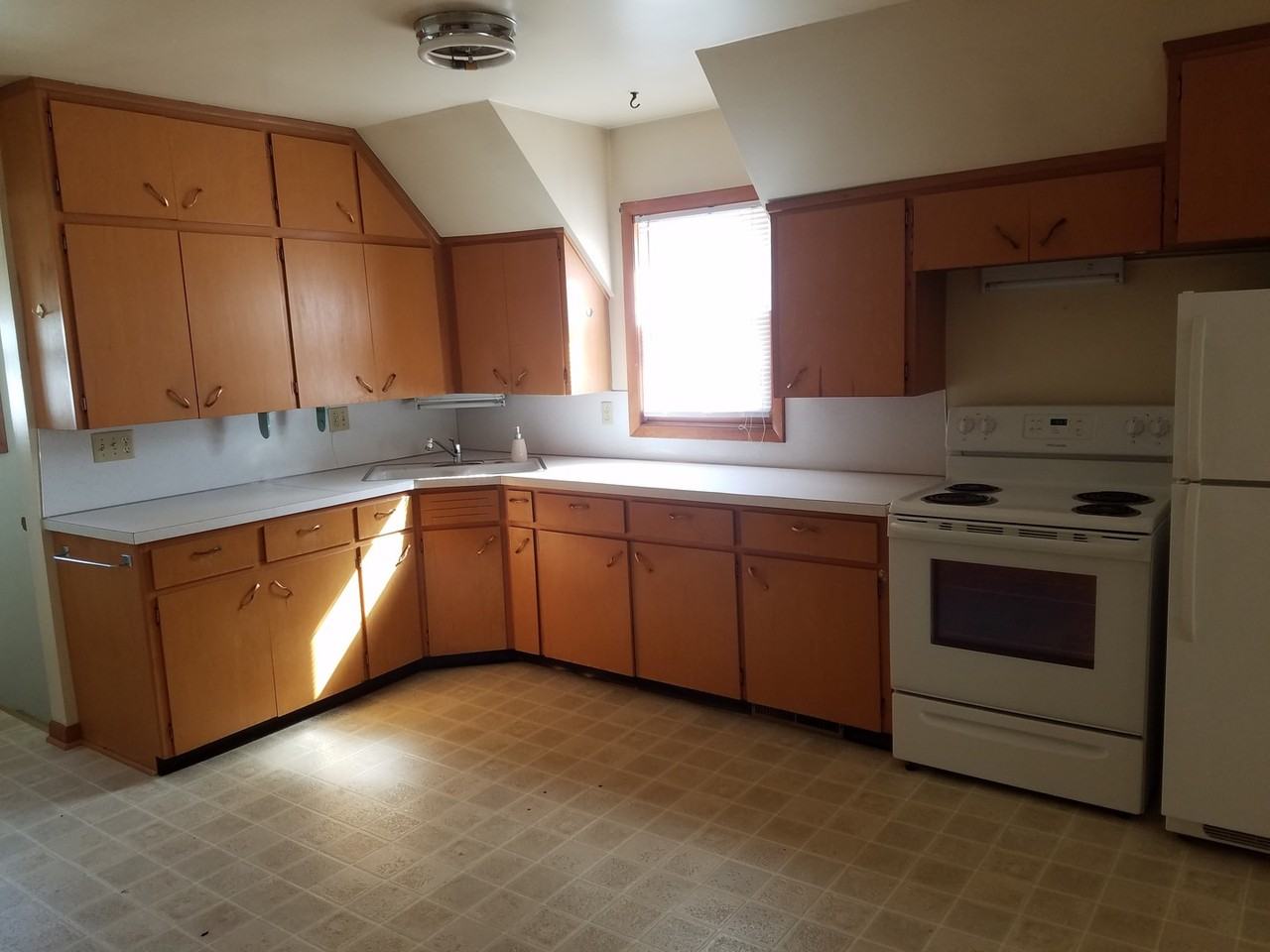 1811 11th St - Photo 3 of 10