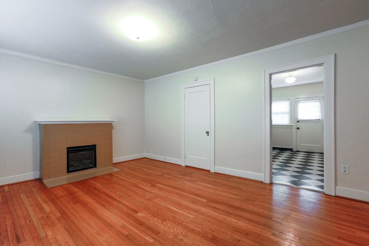 HOLLADAY COURT APARTMENTS (CZOP08) - Photo 6 of 22